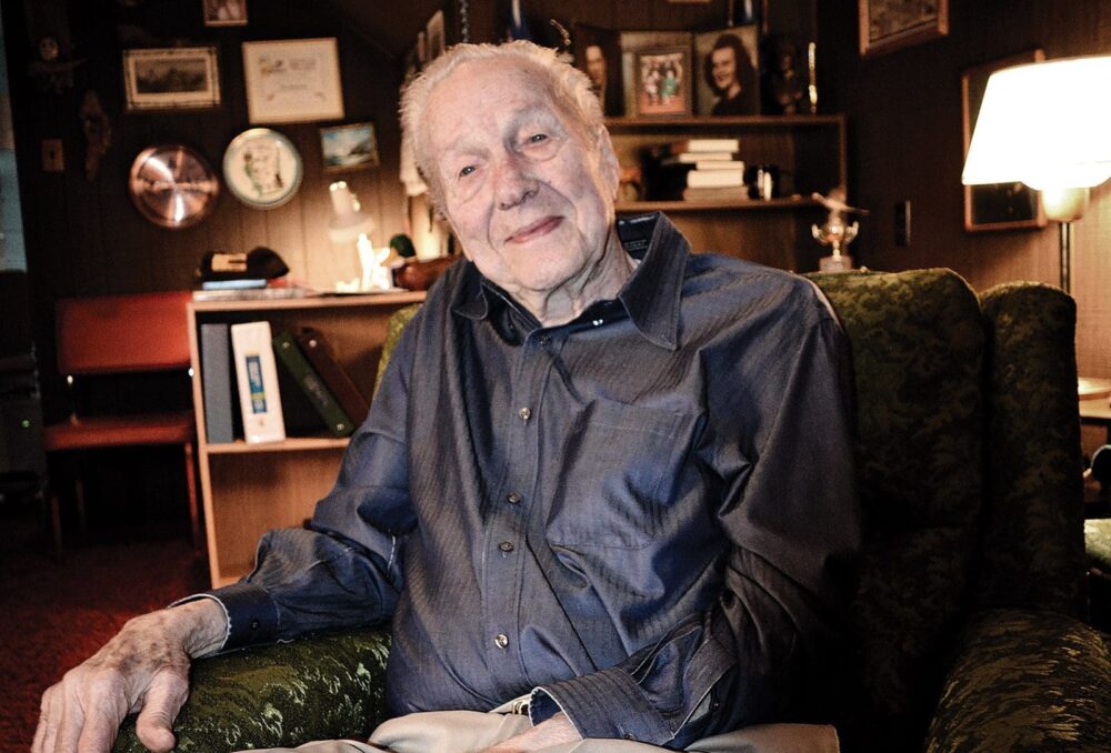Glen Michelson, 94 ans, se rappelle l’époque où il était Keeman de CIC; il a commencé à jouer ce rôle de bénévole en 1939.