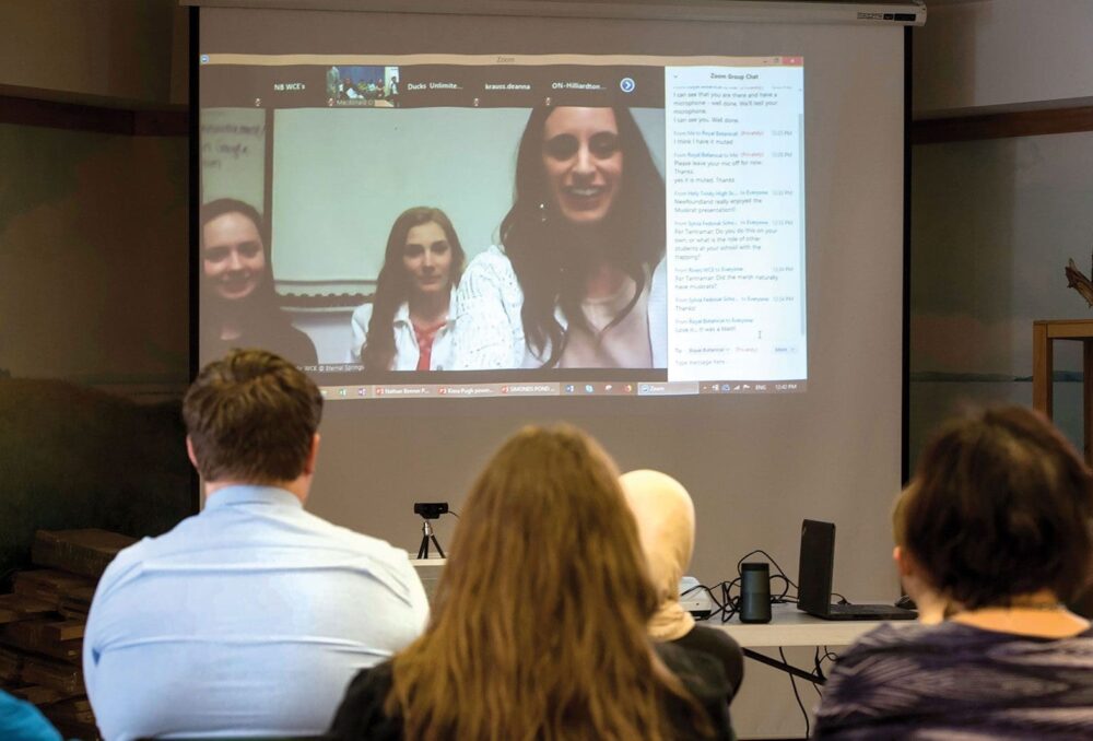 Les esprits curieux veulent connaître les milieux humides. Les étudiants qui participent aux activités des Centres d’excellence des milieux humides de Canards Illimités Canada (CIC) ont posé leurs épineuses questions à nos scientifiques. Ces questions — et les réponses qui y ont été apportées — pourraient très bien tous nous inciter à agir pour la conservation.