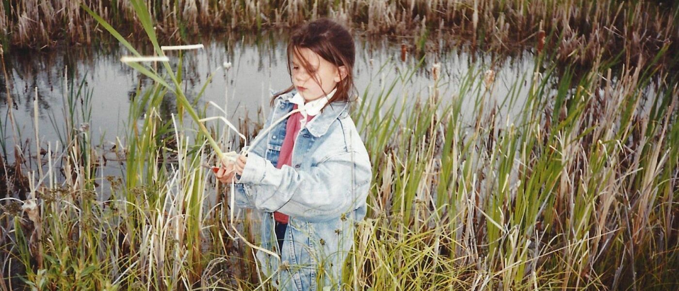 la preuve que Lauren s’intéressait aux milieux humides dès son plus jeune âge : la voici à l’âge de 6 ans. Elle s’amuse toujours autant dans les milieux humides. 