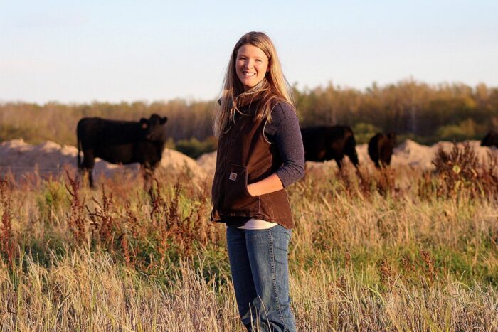 Kristine Tapley sur sa ferme non loin de Langruth au Manitoba.