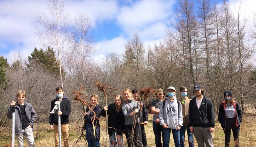 Les jeunes sont à l’avant-garde de la lutte contre les espèces envahissantes au Canada