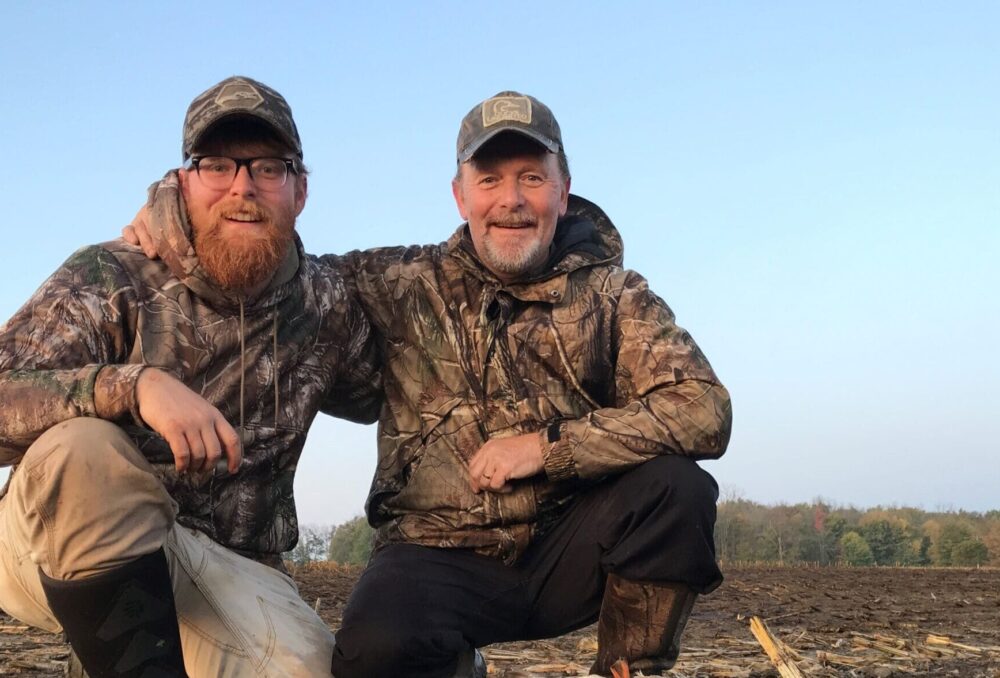 Nick Krete et son père, Jeff Krete, un écologiste qui a récemment pris sa retraite de Canards Illimités Canada.