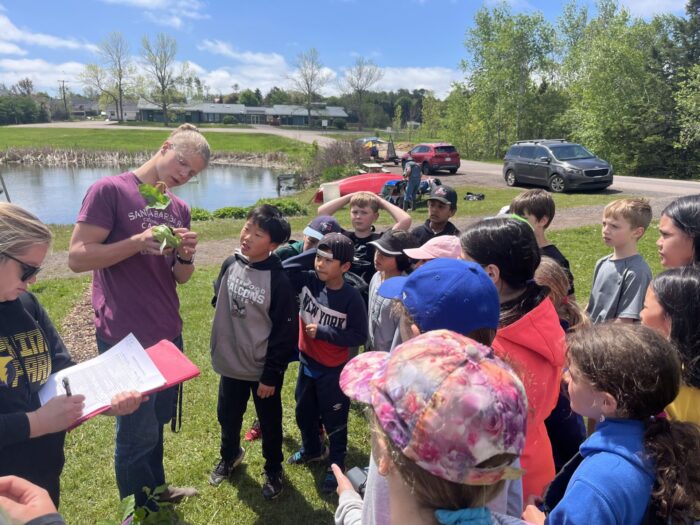 Nout s’adresse à des élèves de 4e année à l’occasion d’une journée de mentorat organisée par Canards Illimités Canada 