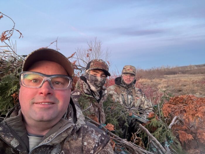 Phil et son fils à l’occasion d’une expédition de chasse, perpétuant une tradition familiale.