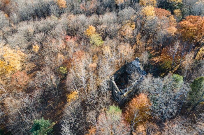 Vestiges d'une maison remontant aux années 1920.