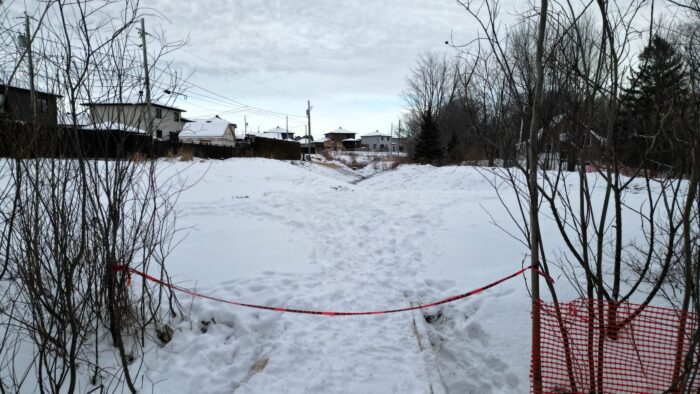 L’aménagement d’un point d’observation et l’installation de panneaux d’interprétation permettront aux résidents du quartier de profiter du marais. 