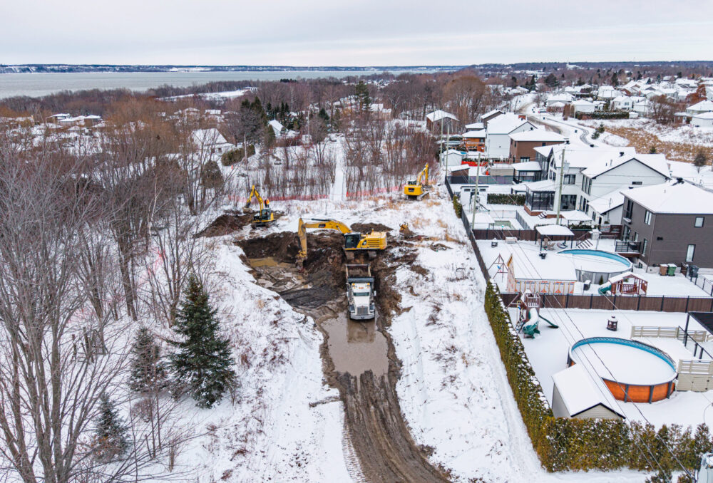 Les travaux pour l’aménagement du bassin de rétention se déroulent en hiver afin de minimiser les impacts négatifs sur le milieu, dont la faune et la flore.