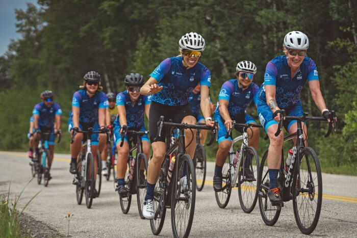 Elle a également collaboré avec CIC à la conception des maillots pour l’événement de cyclisme « Ride to the Lake » de 2025 et des médailles pour la course « Canards en Cavale » de cette année.