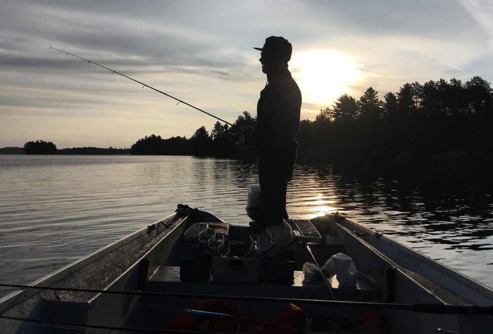 Pêche au coucher du soleil.