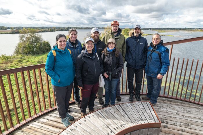 Notre directrice Mélanie Deslongchamps (à gauche) et notre chef de la restauration André Michaud (à droite) en compagnie de plusieurs employés du gouvernement du Québec lors d’une visite terrain d’aménagements.