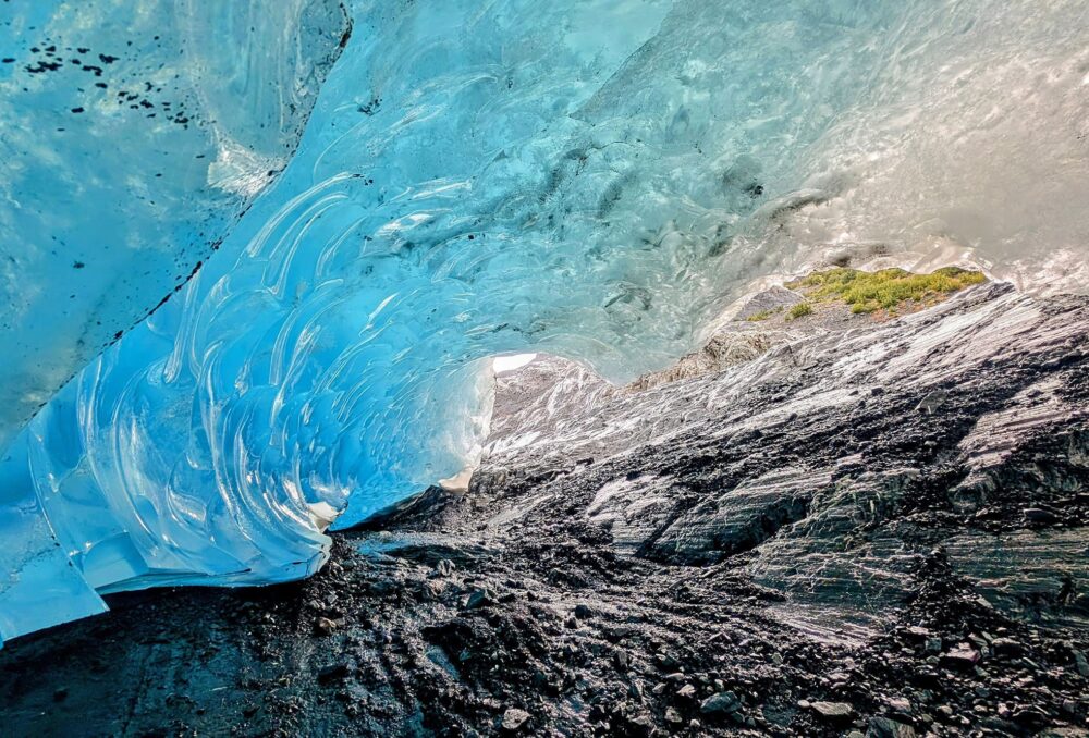 Sous un glacier.